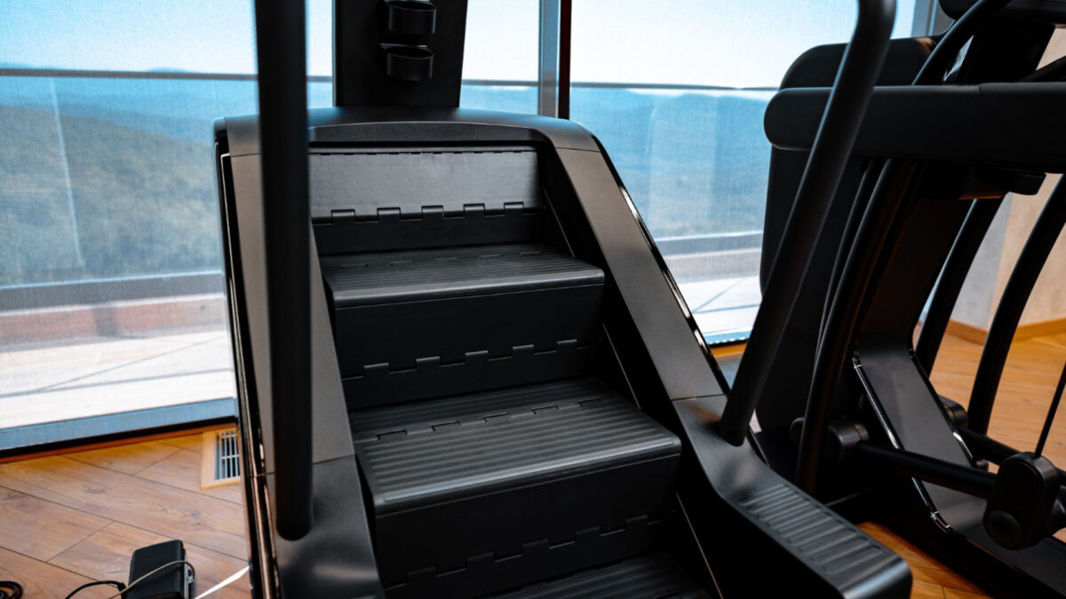 Machine à escalier en salle de sport : découvrez ses atouts !