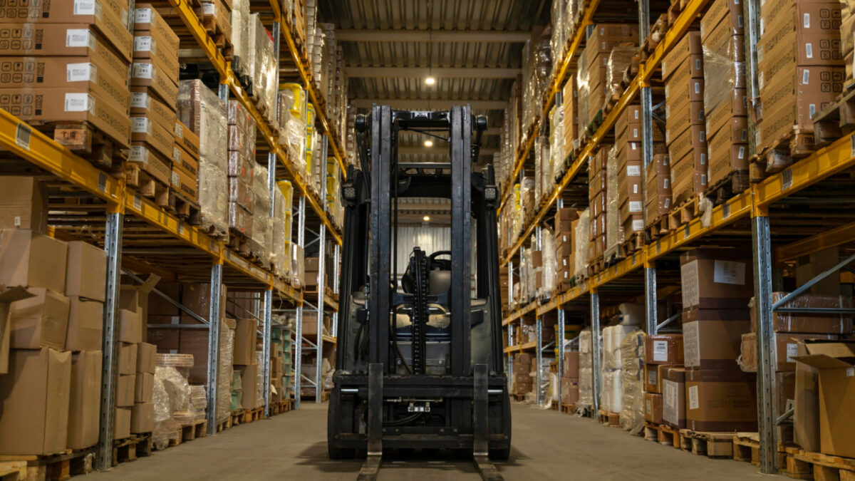Transporteurs de marchandises en palette : leur rôle essentiel dans la logistique